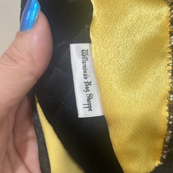 Willaminas bag shop Black and Yellow Drawstring Bag w tassels - Picture 2 of 4